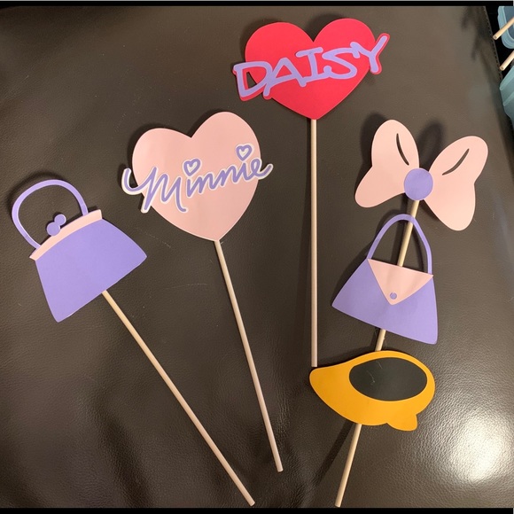 Minnie & Daisy Happy Birthday banner & props - Picture 2 of 8